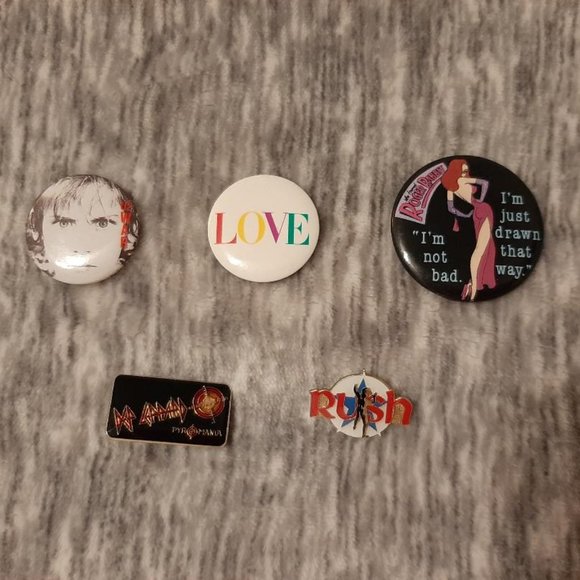 Other - Set of 5 retro buttons and pins
